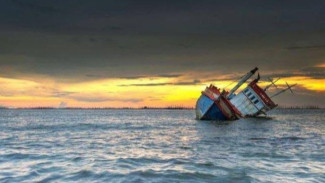 Dihantam Ombak, Kapal Nelayan KMP Tegar Jaya Terguling di Pesawaran, Dua ABK Masih Hilang