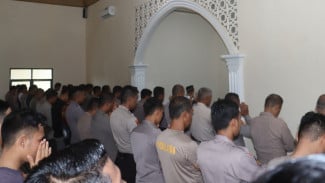 Kapolres Lampung Selatan Gelar Sholat Ghaib, Doakan Kondusifitas Bangsa dan Keselamatan Anggota