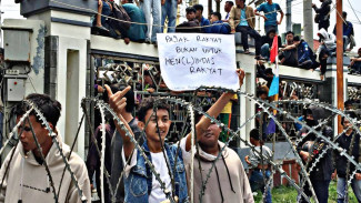 'Aliansi Lampung Melawan' Duduki DPRD, Tuntut Reformasi Sistemik dan Pecat Menteri Bermasalah