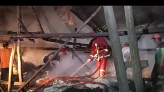 Pabrik Arang di Tanjung Bintang Terbakar, Diduga Akibat Konsleting Listrik, Kerugian Ditaksir Rp500 Juta