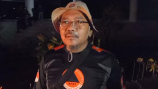 BPBD Pesisir Barat Kerahkan Damkar dan Alat Pompa untuk Tangani Banjir di Kantor Pemkab