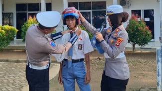 Satlantas Polres Pesawaran Hadirkan Edukasi Lewat Program 'Police Goes To School' di SMKN 1 Gedong Tataan
