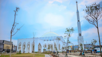 Ikon Baru Lampung, Masjid Raya Al-Bakrie Diresmikan dan Langsung Gelar Salat Jumat Perdana