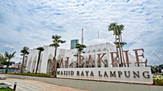 Rawan Pencurian, Sandal dan Sepatu Jamaah Raib di Masjid Raya Al-Bakrie Lampung