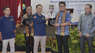 Milad ke-13, IWO Lampung Beri Penghargaan kepada Tokoh Pendorong Percepatan Pembangunan Daerah