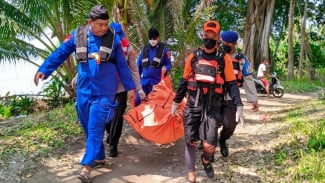 Mayat Pria Ditemukan Mengapung di Perairan Pulau Sebesi, Tim Gabungan Berhasil Lakukan Evakuasi