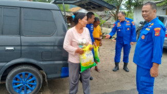 Sat Polair Polres Lampung Selatan Salurkan Beras SPHP untuk Nelayan, Disertai Imbauan Kamtibmas