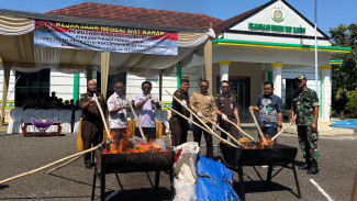 Kejari Way Kanan Musnahkan Barang Bukti 17 Perkara, Kasus Narkotika Masih Mendominasi