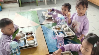 MBG Hadir di TK PGRI Pasuruan, Siswa Lahap Nikmati Menu Sehat, Orang Tua Hemat Biaya Bekal