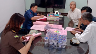 Dua Tersangka Korupsi Retribusi Pasar Gudang Lelang Dilimpahkan ke Penuntut Umum, Kerugian Negara Capai Rp520 Juta