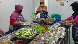 SPPG Aksi Rumah Inspirasi Dusun Sumber Sari Mulai Bagikan Makanan Bergizi Gratis untuk Ibu dan Anak