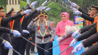 Selamat Datang di Bumi Ruwa Jurai, Polda Lampung Gelar Tradisi Penyambutan Khidmat untuk Kapolda Irjen Pol Helfi Assegaf