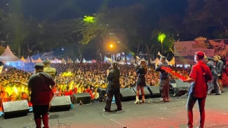 Malam Kedua Puncak Lamsel Fest: Wamendagri Bima Arya Hadir, Duet Zita Anjani dan Natalia Pukau Ribuan Warga