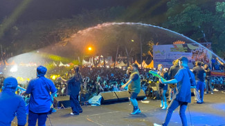 Duet Zita Anjani dan Natalia Ayudia Bawakan Lagu Jawa Pukau Ribuan Warga di Malam Puncak Lamsel Fest