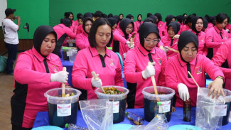 Bhayangkari Tulang Bawang Berpartisipasi Pecahkan Rekor MURI dalam Workshop Eco Enzim Nasional 2025
