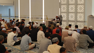 Kajian Bersama Syekh Muhammad Husen Kadafi di Masjid Raya Al-Bakrie Dipadati Jamaah