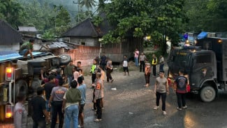 Kendaraan Bantuan Kemanusiaan Polda Lampung Terguling di Solok akibat Jalan Licin, Tidak Ada Korban Jiwa