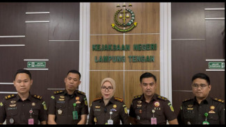 Korupsi 4,5 M, Kejari Lamteng Tahan Direktur
