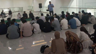 Perkuat Karakter Pemuda Masjid, Ketua BKPRMI Lampung Bekali Peserta Leadership Camp Al-Bakrie