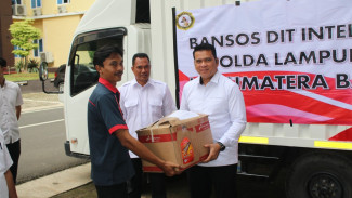 HUT ke-80 Intelijen Polri: Polda Lampung Kirim Ribuan Pakaian untuk Korban Bencana Sumatera Barat
