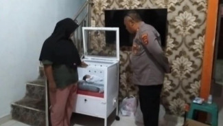 Geger! Bayi Perempuan Ditemukan Hidup di Dalam Lubang Bekas Septic Tank di Tanggamus