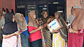 Dari Dapur Kecil ke Lokasi Bencana, Solidaritas Nasabah PNM Hangatkan Penyintas Banjir dan Longsor