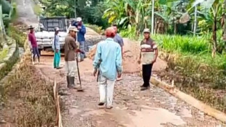 Taat Pajak, Warga Pringsewu  Swadaya Perbaiki Jalan dan Anggaran Makan Minum Tembus 2 M