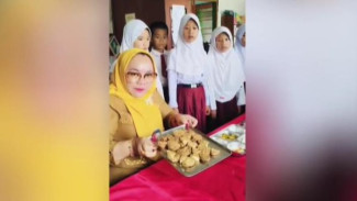 Viral! Guru di Lampung Utara Protes Makanan Bergizi Gratis: Tempe Tak Segar dan Anggur Busuk
