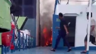 KMP Amarisa Nyaris Terbakar di Selat Sunda, Penumpang Panik Pakai Life Jacket
