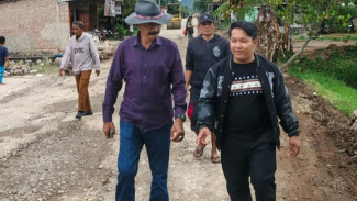Jalan Rusak di Gadingrejo Pringsewu Ditinjau Dewan, Alat Berat Mulai Lakukan Pemerataan