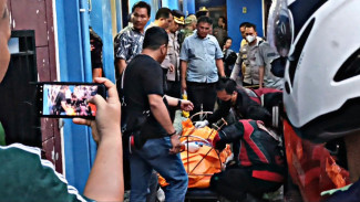 Pintu Didobrak, Jasad Pria Terbungkus Plastik Ditemukan di Kamar Kos Bandar Lampung