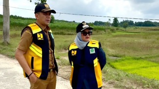 Pemkab Lampung Timur Perbaiki Jalan Sementara, Usai Aksi Viral jalan Rusak