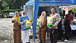 Pasar Murah di Polsek Kalianda Diserbu Warga