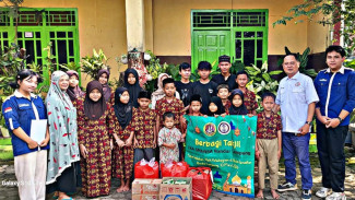 Alumni Lintas Angkatan SMAN 1 Bandar Lampung Bagikan 5.200 Takjil