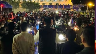 Pantau Arus Mudik Dini Hari, Bupati Radityo Egi Lepas Ribuan Pemudik Motor di Bakauheni