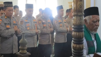 Hormati Pengabdian Almarhum Bripka Arya Supena, Polres Tulang Bawang Gelar Shalat Gaib