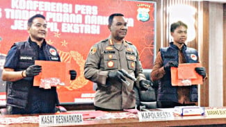 Polresta Bandar Lampung Ungkap Jaringan Ekstasi, Eks TNI AU dan Mahasiswa Jadi Tersangka