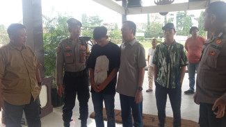 Diantar Wakil Bupati, Eksekutor Penembak PNS di Metro Menyerahkan Diri ke Polres Lampung Utara