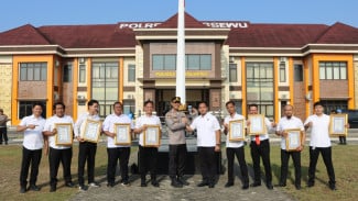 Satnarkoba Polres Pringsewu Terima Penghargaan
