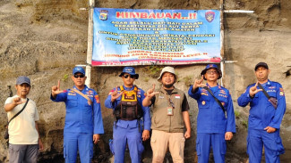 Status Waspada Level II, Sat Polairud Lamsel dan BKSDA Larang Wisatawan Dekati Anak Gunung Krakatau