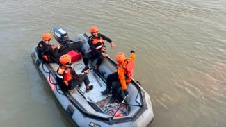 Asyik Main Rakit Bambu di Way Sekampung, Dua Pelajar asal Gadingrejo Pringsewu Hanyut