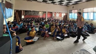 Masuki Tahun Ajaran Baru, Polsek Penengahan Bentengi Siswa SMAN 1 Ketapang dari Narkoba dan Judi Online