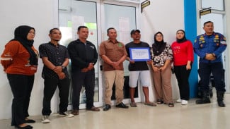 Bantu Warga Bangkit Pasca Musibah, Bupati Lampung Selatan Salurkan Bantuan Tunai Korban Kebakaran