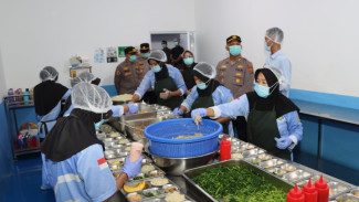 Kunjungan Perdana ke SPPG Polri, Kapolres Pringsewu Minta Standar Mutu Makanan Dijaga
