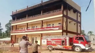 Kebakaran Landa Lantai Tiga Ponpes Babunnajan, Dua Anak Berhasil Dievakuasi Warga