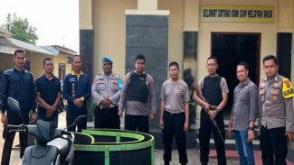 Sarang Sabung Ayam di Way Jepara Digerebek Polisi, Pelaku Kabur Tinggalkan Ayam dan Motor