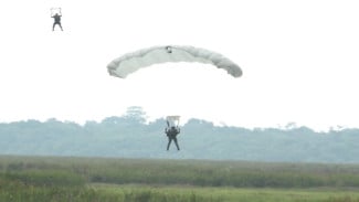 Tembus Medan Ekstrem TNWK, Tim Alfa Mabes TNI Diterjunkan Buru Bara Api Tersembunyi