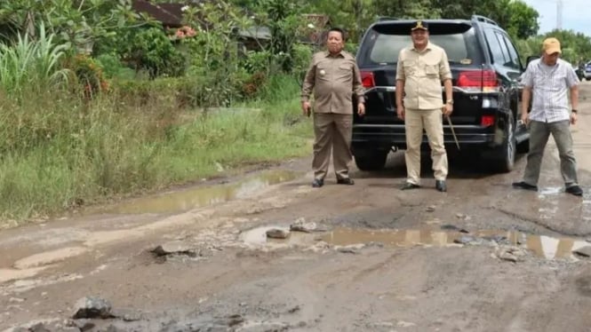 Kondisi Jalan Rusak di Lampung