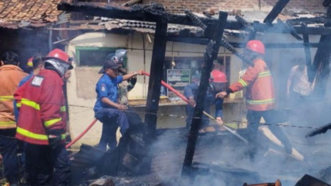 Kebakaran Hanguskan 3 Rumah Warga di Bandar Lampung