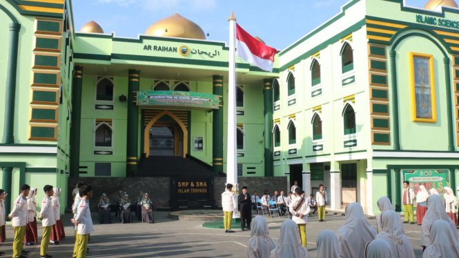 Pelaksanaan Apel MPLS Sekolah Ar Raihan Bandar Lampung